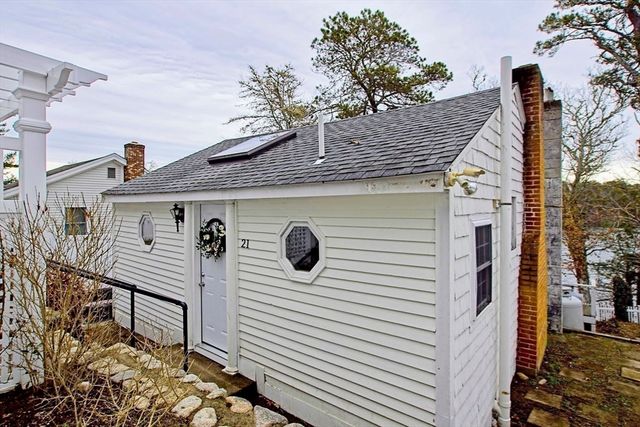 21 Hillside Rd, Plymouth, MA 02360
