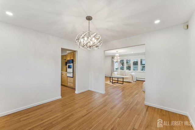 8 Periwinkle Place, Colonia, NJ 07067