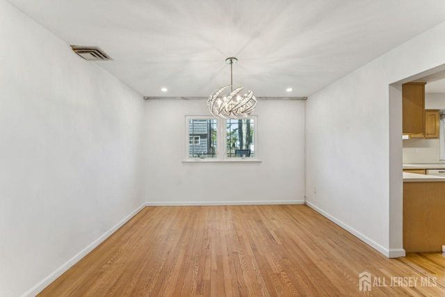 8 Periwinkle Place, Colonia, NJ 07067