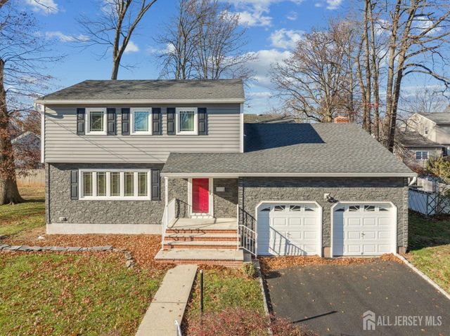 8 Periwinkle Place, Colonia, NJ 07067