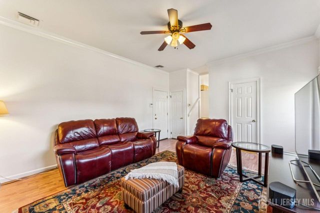 8 Periwinkle Place, Colonia, NJ 07067