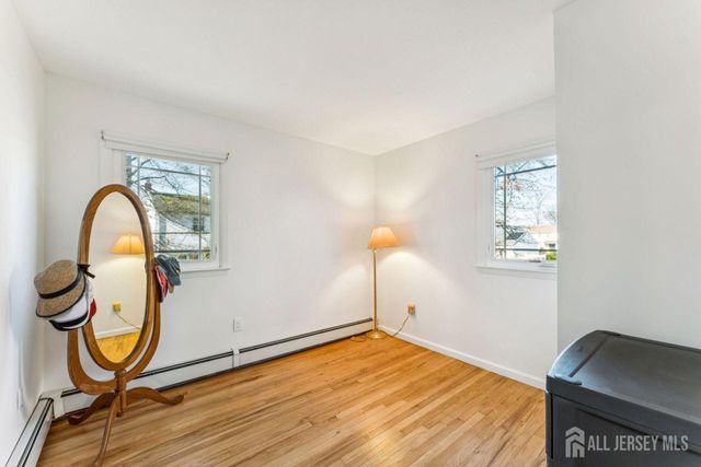 8 Periwinkle Place, Colonia, NJ 07067