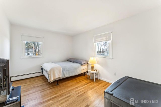 8 Periwinkle Place, Colonia, NJ 07067