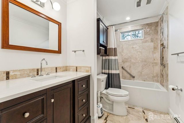 8 Periwinkle Place, Colonia, NJ 07067