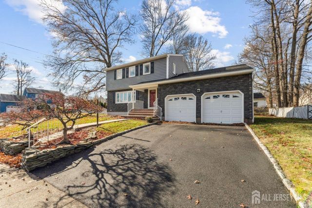 8 Periwinkle Place, Colonia, NJ 07067