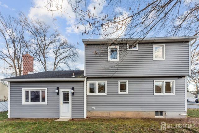 8 Periwinkle Place, Colonia, NJ 07067