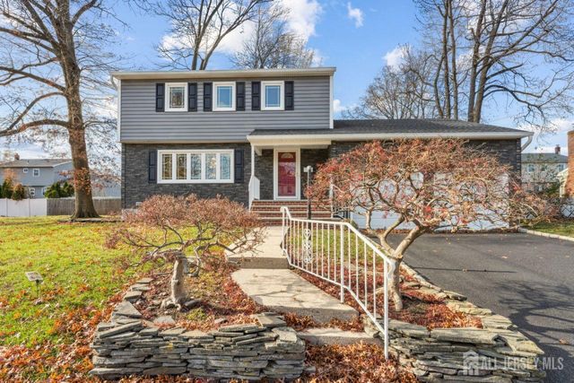 8 Periwinkle Place, Colonia, NJ 07067