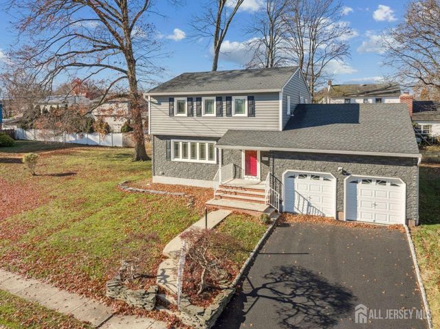 8 Periwinkle Place, Colonia, NJ 07067