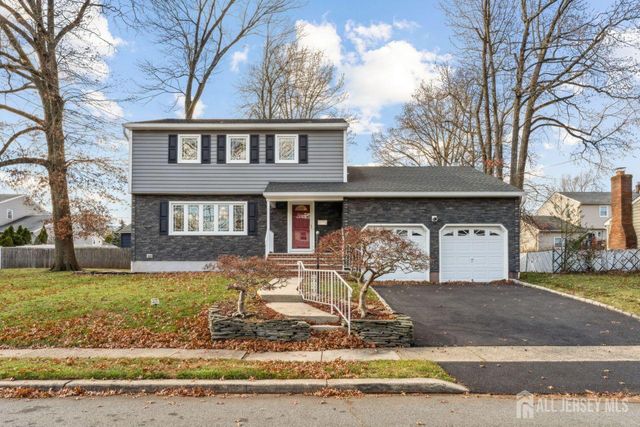 8 Periwinkle Place, Colonia, NJ 07067