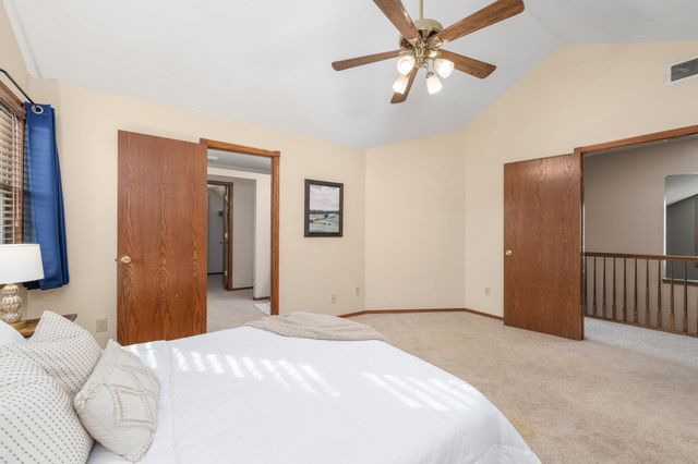 2124 E Countryview Dr, Derby, KS 67037