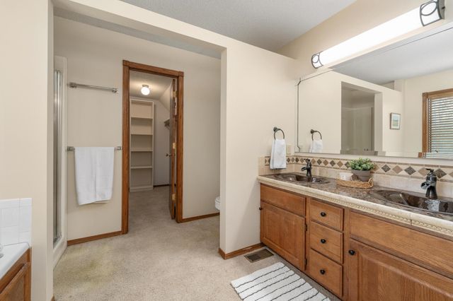 2124 E Countryview Dr, Derby, KS 67037