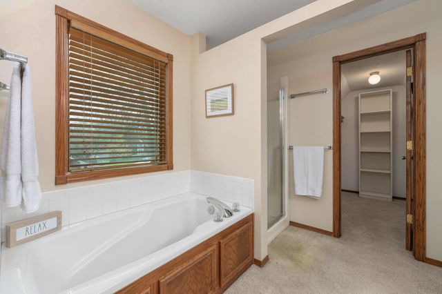 2124 E Countryview Dr, Derby, KS 67037