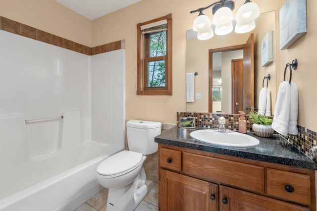 2124 E Countryview Dr, Derby, KS 67037
