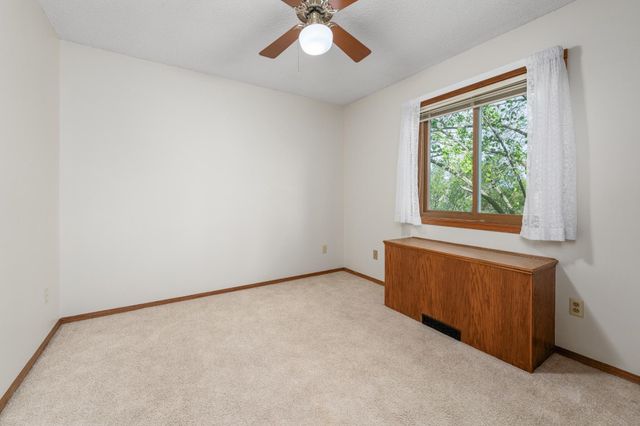 2124 E Countryview Dr, Derby, KS 67037