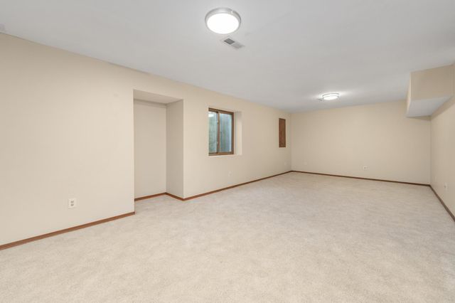 2124 E Countryview Dr, Derby, KS 67037