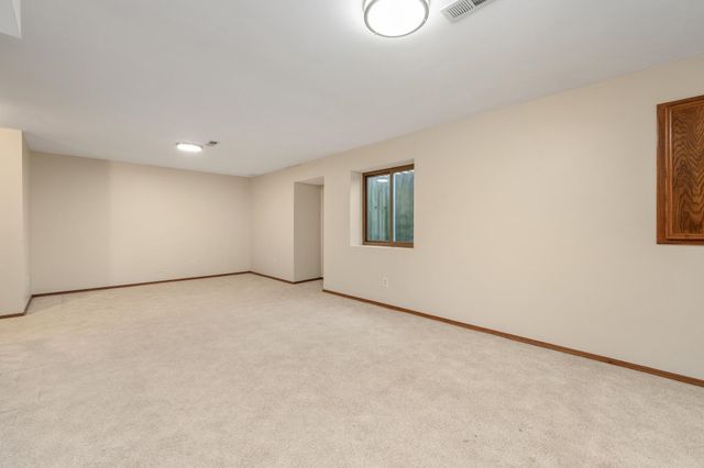 2124 E Countryview Dr, Derby, KS 67037