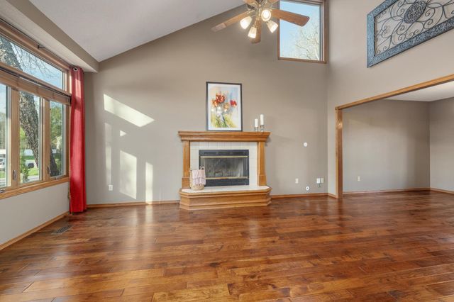 2124 E Countryview Dr, Derby, KS 67037
