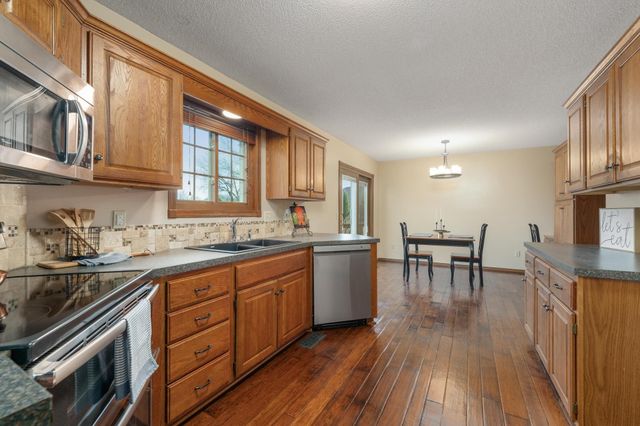 2124 E Countryview Dr, Derby, KS 67037