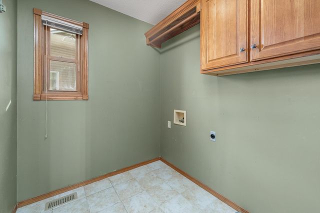 2124 E Countryview Dr, Derby, KS 67037