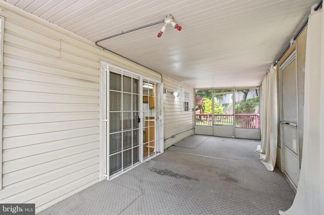 2004 CHITA CT, Temple Hills, MD 20748