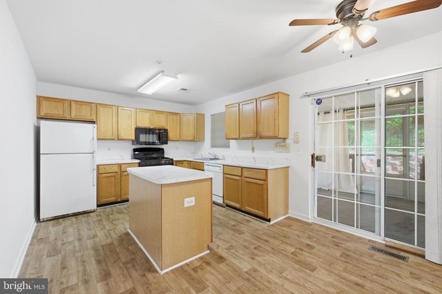 2004 CHITA CT, Temple Hills, MD 20748