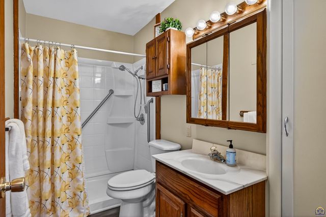 415 SW Orchard ST, Topeka, KS 66618