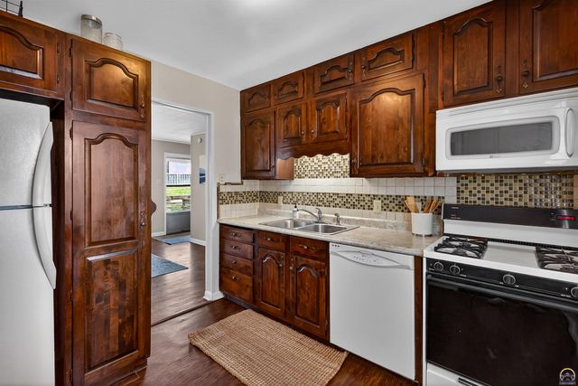 415 SW Orchard ST, Topeka, KS 66618