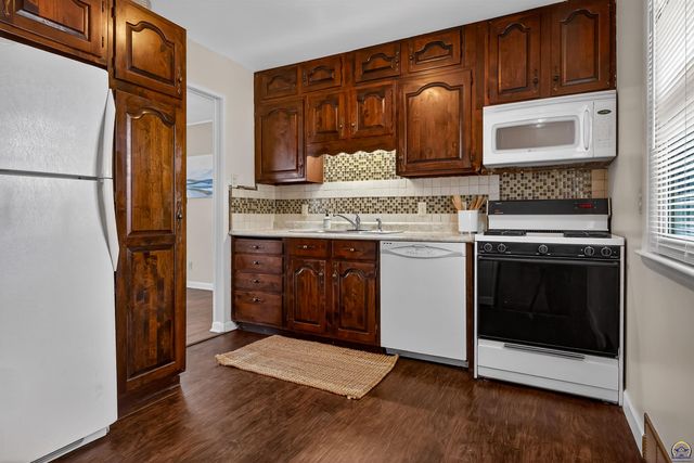 415 SW Orchard ST, Topeka, KS 66618