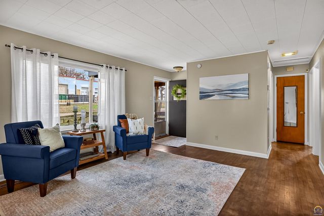 415 SW Orchard ST, Topeka, KS 66618