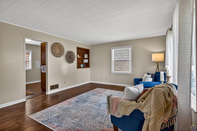 415 SW Orchard ST, Topeka, KS 66618