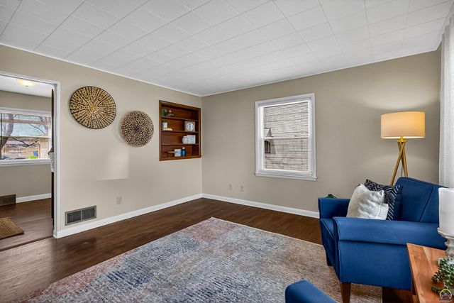 415 SW Orchard ST, Topeka, KS 66618