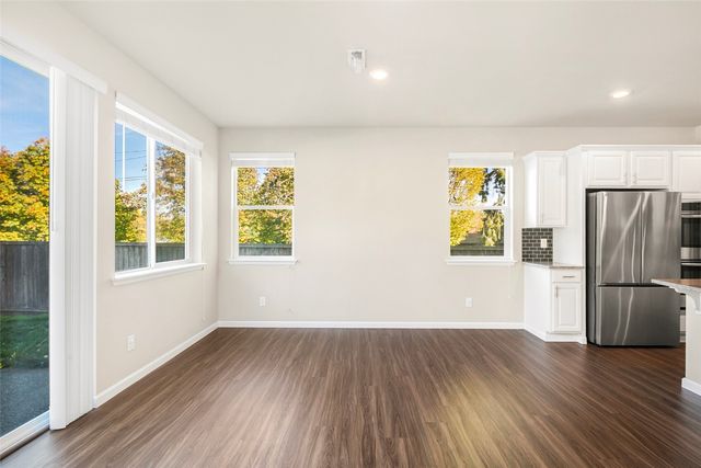 15530 SE 277th Place, Kent, WA 98042
