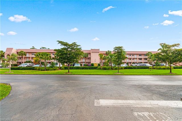 225 TURTLE LAKE CT # 209, Naples, FL 34105