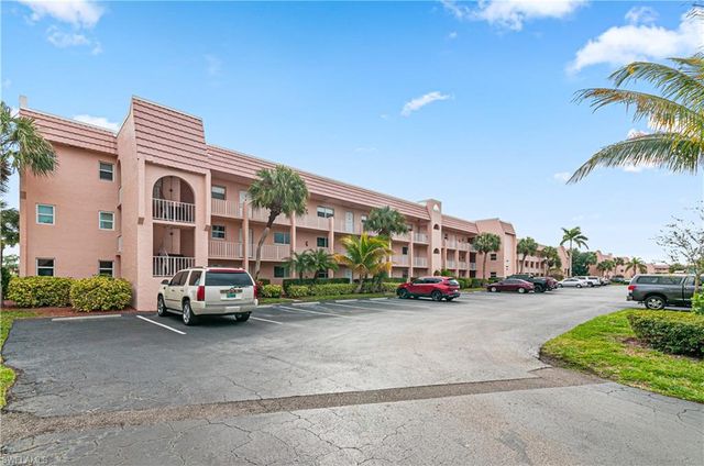 225 TURTLE LAKE CT # 209, Naples, FL 34105