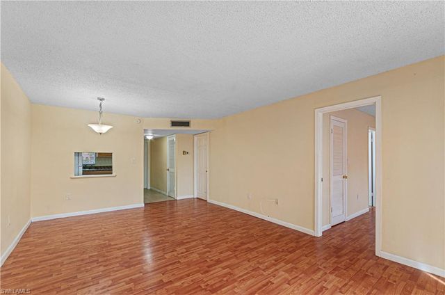 225 TURTLE LAKE CT # 209, Naples, FL 34105