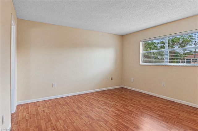 225 TURTLE LAKE CT # 209, Naples, FL 34105