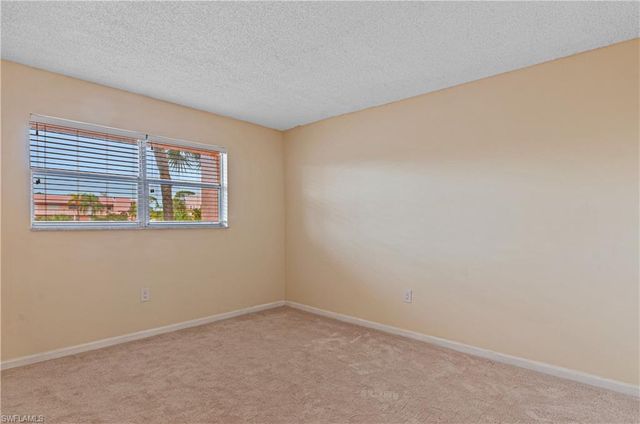 225 TURTLE LAKE CT # 209, Naples, FL 34105