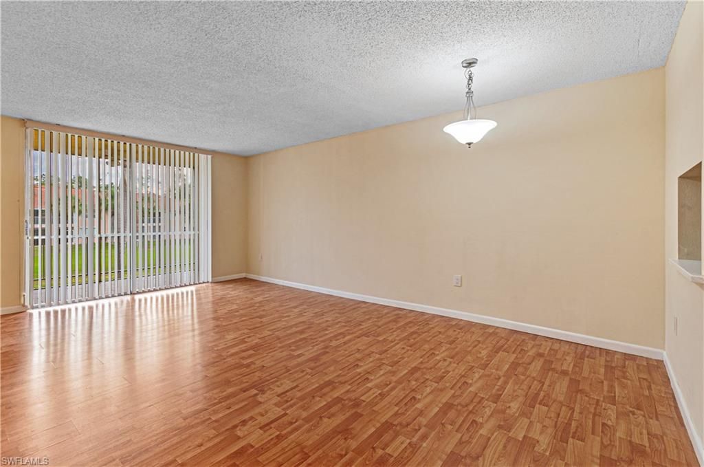 225 TURTLE LAKE CT # 209, Naples, FL 34105