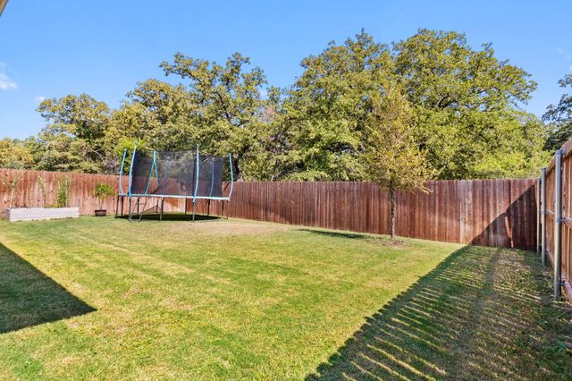 228 Abingdon Street, Azle, TX 76020