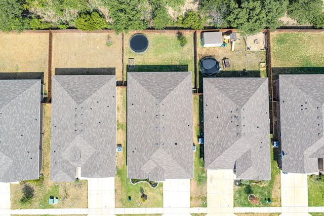 228 Abingdon Street, Azle, TX 76020