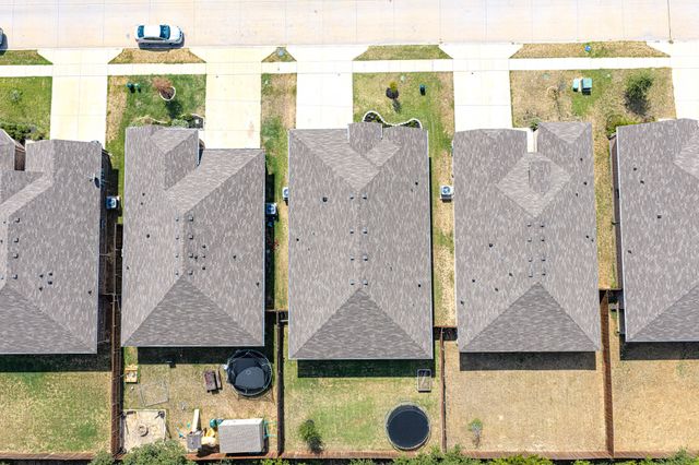 228 Abingdon Street, Azle, TX 76020