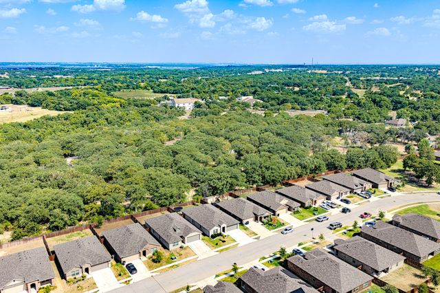 228 Abingdon Street, Azle, TX 76020