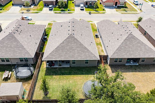228 Abingdon Street, Azle, TX 76020