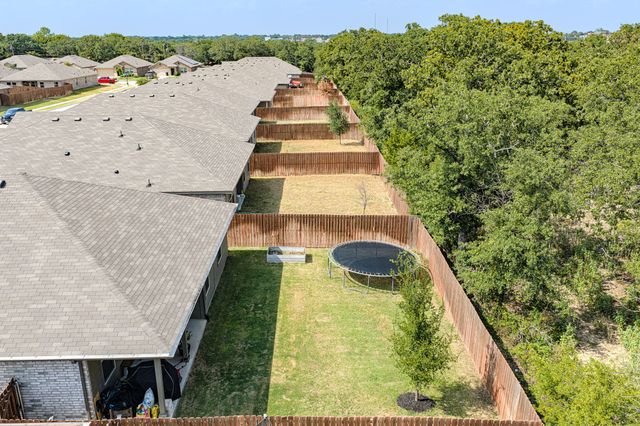 228 Abingdon Street, Azle, TX 76020