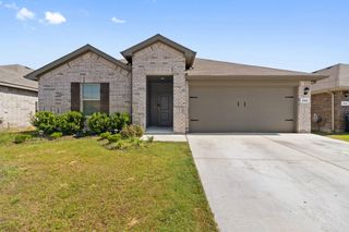 228 Abingdon Street, Azle, TX 76020