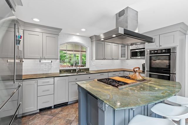 6 Brooks Hill Road, Lincoln, MA 01773