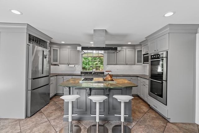 6 Brooks Hill Road, Lincoln, MA 01773