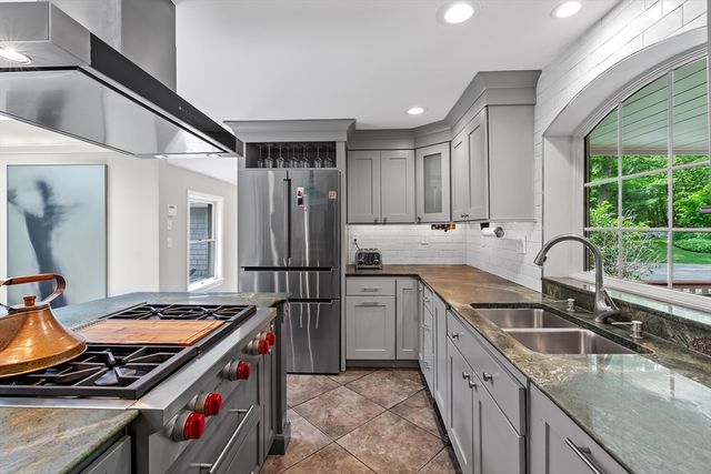 6 Brooks Hill Road, Lincoln, MA 01773