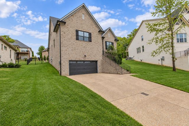 387 Arrow Ct, Hendersonville, TN 37075
