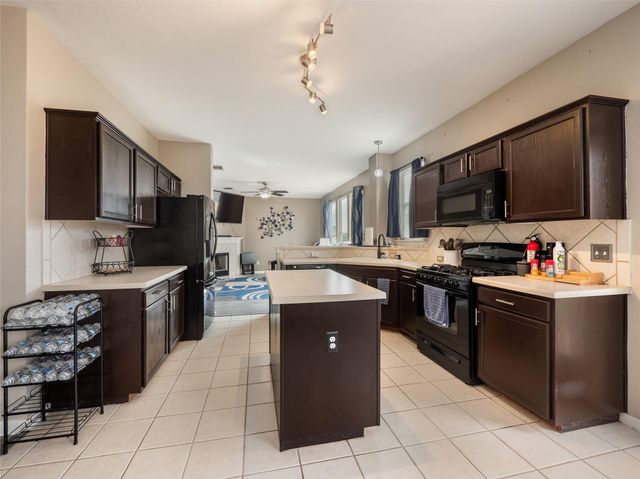 1819 Rutherford DR, Leander, TX 78641